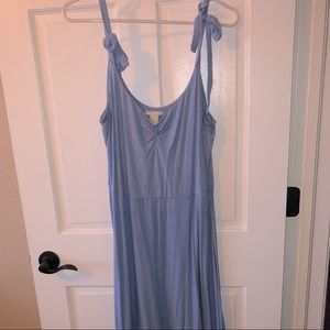 Beautiful large baby blue h&m dress. Perfect for summer. Mid calf length